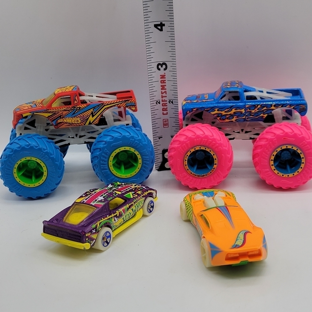 Hot Wheels Lot of Multicolor Trucks Glow in the Dark Cars Mattel - Picture 6 of 6